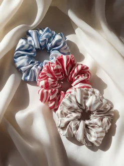 Beachy Vibe Scrunchie Red