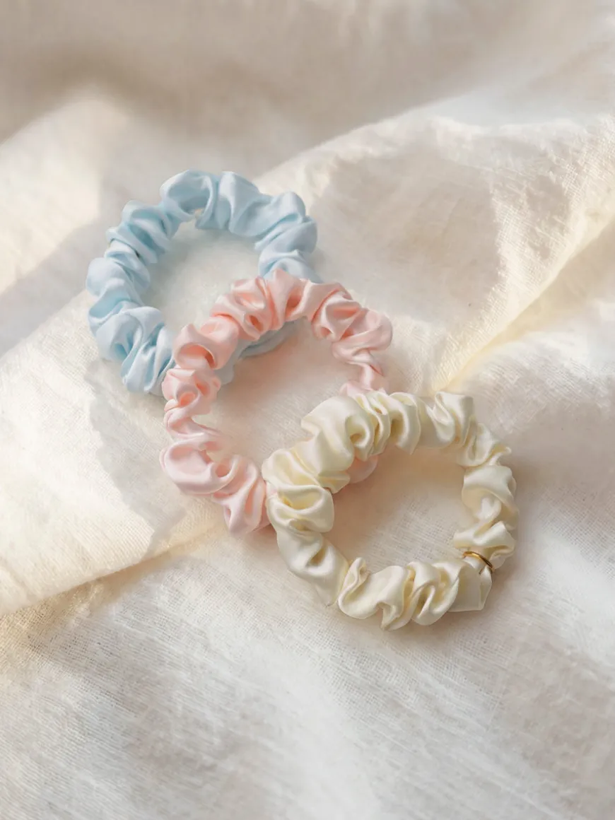 Blissful Pure Silk Medium Scrunchie Cream Blue