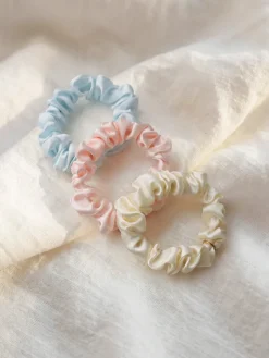 Blissful Pure Silk Medium Scrunchie Cream White
