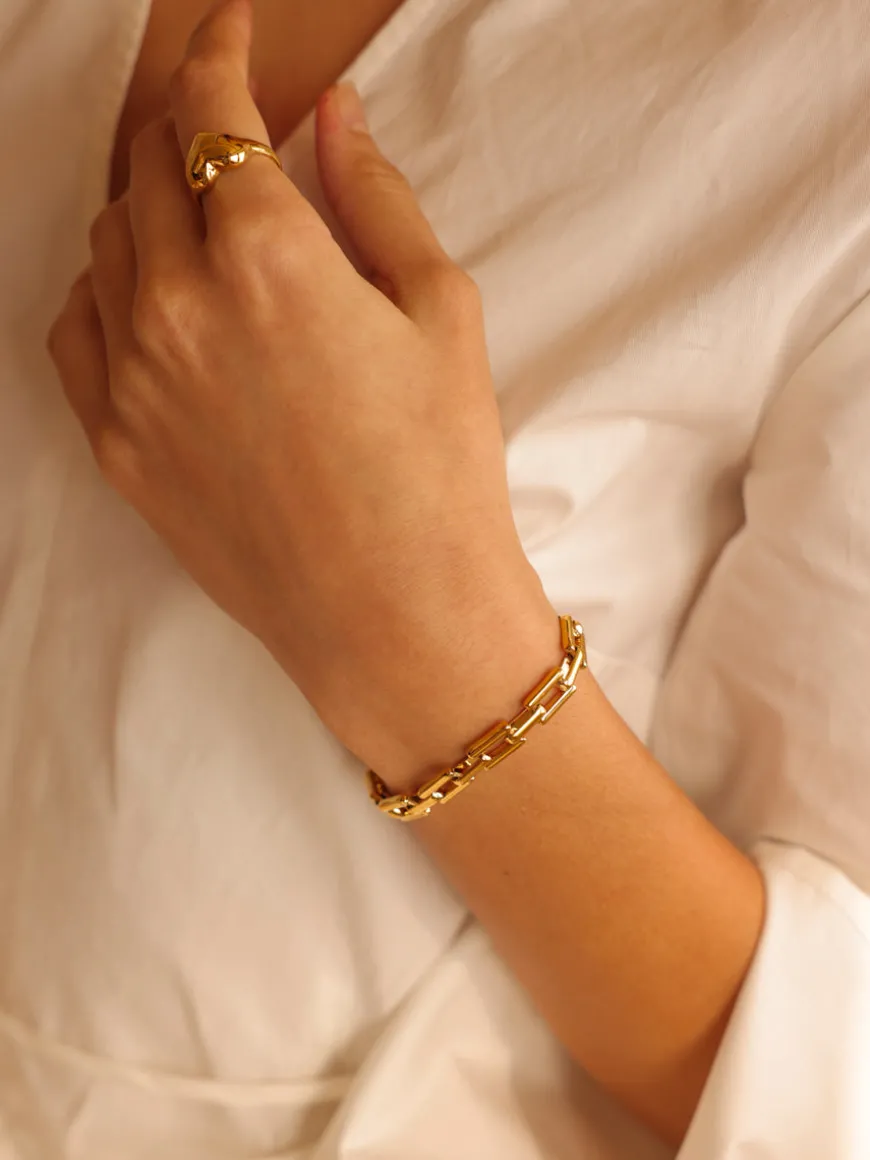 Bold Connection ARMBAND