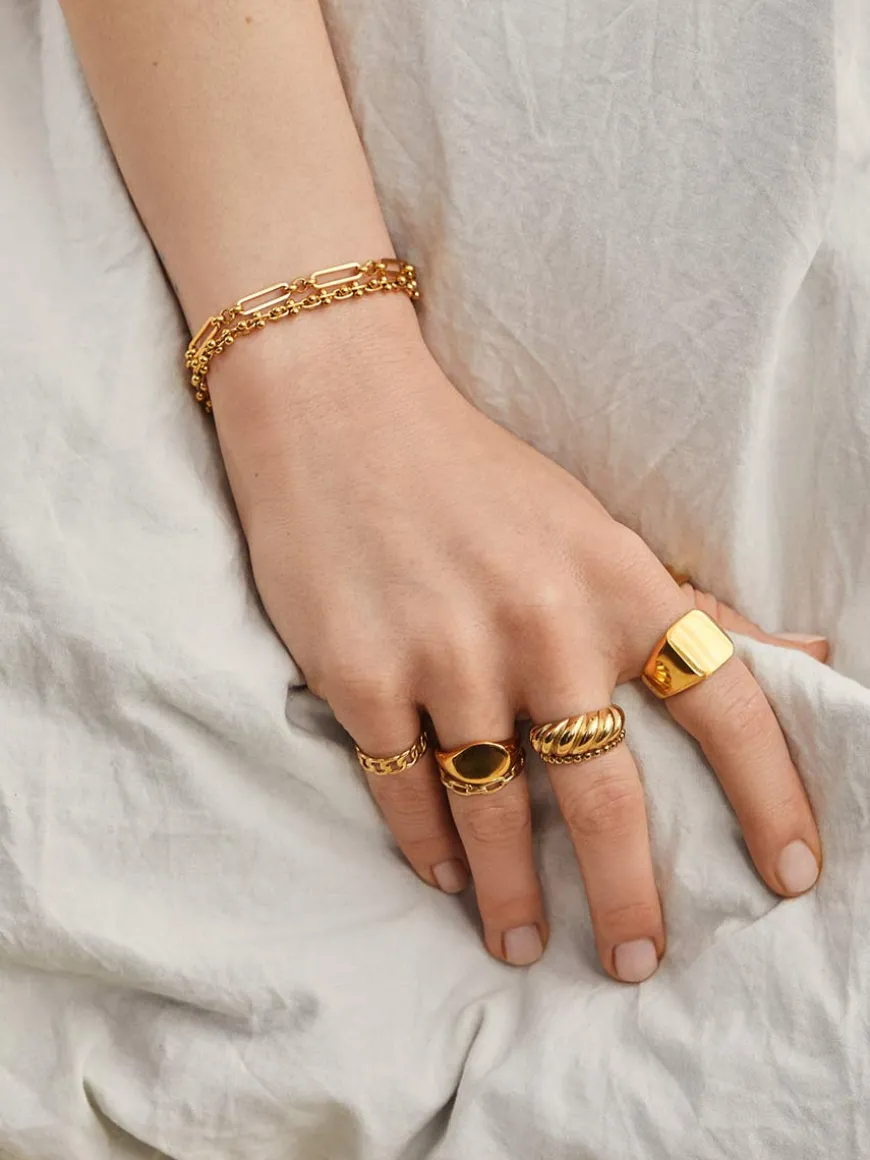 Captivating Armband