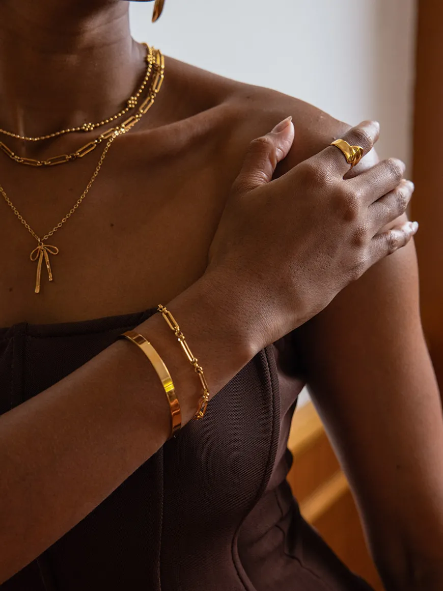 Captivating Armband