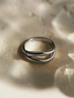 Chic Wave Ring