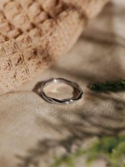 Classic Wave Ring