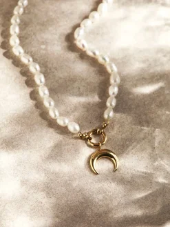 Crescent Pearl Kette