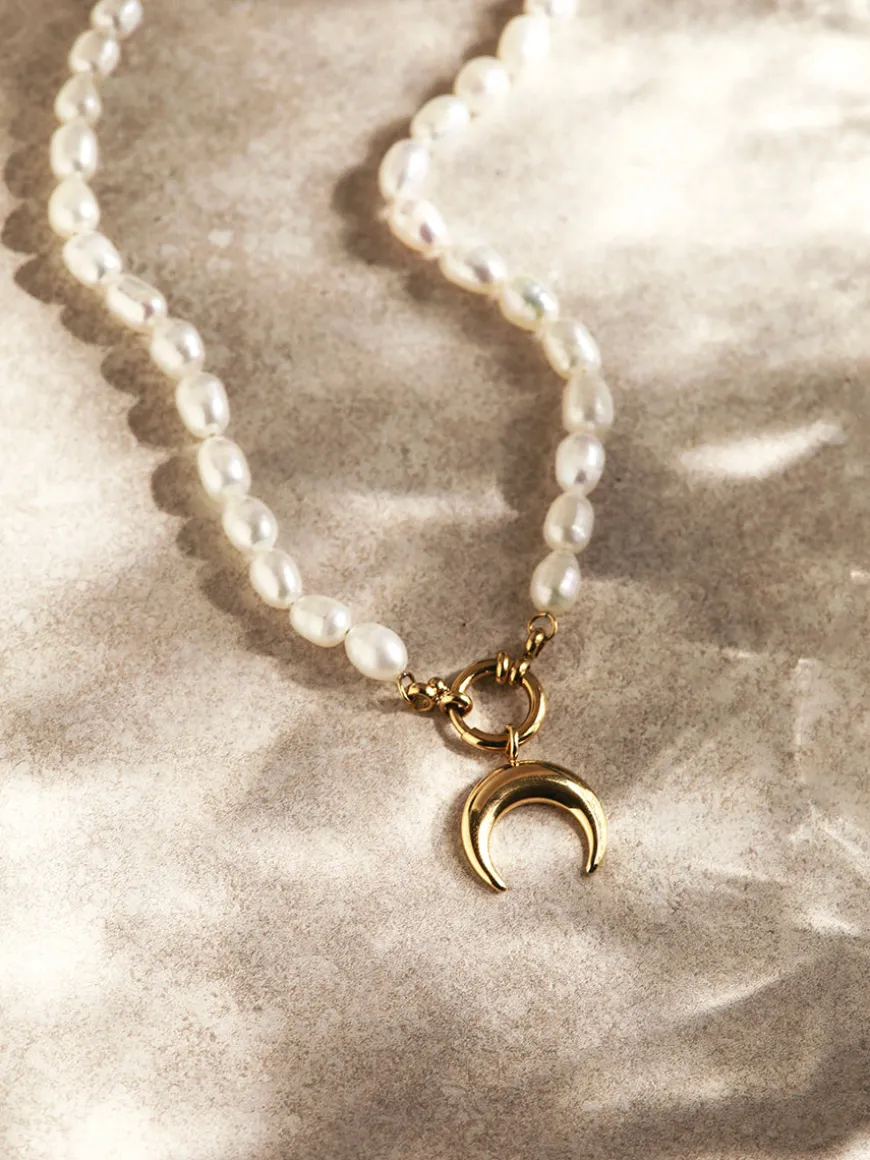 Crescent Pearl Kette