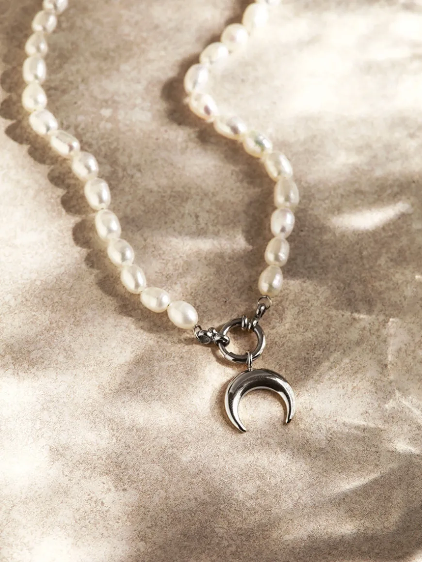 Crescent Pearl Kette