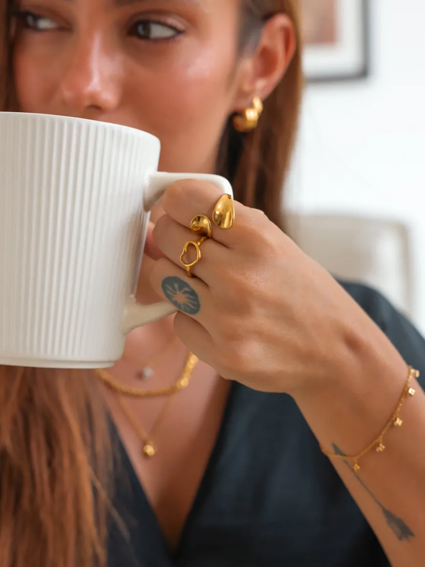 Curved Elegance Ring