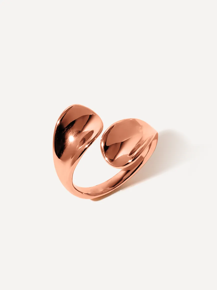 Curved Elegance Ring