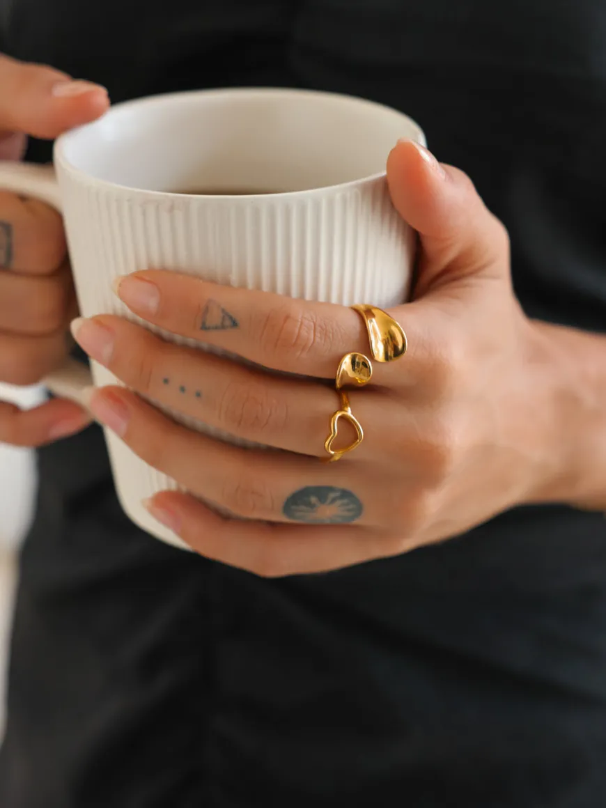 Curved Elegance Ring