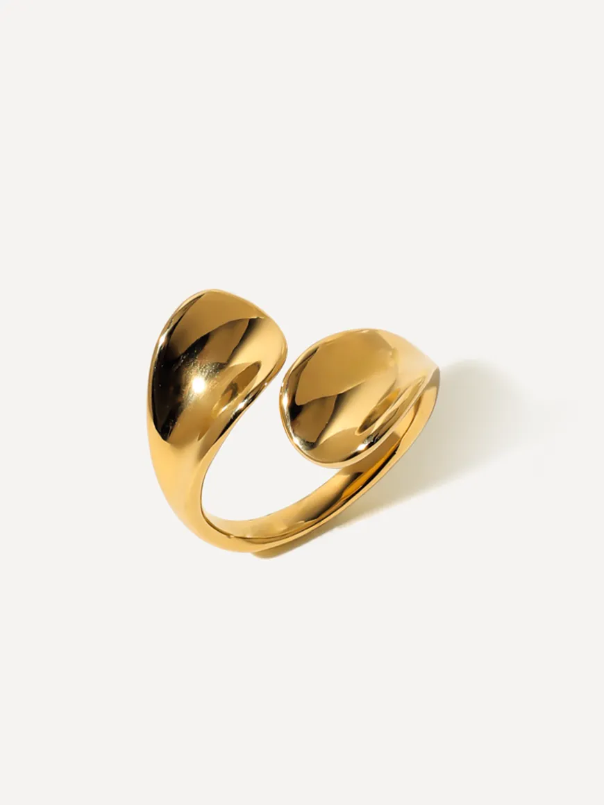 Curved Elegance Ring