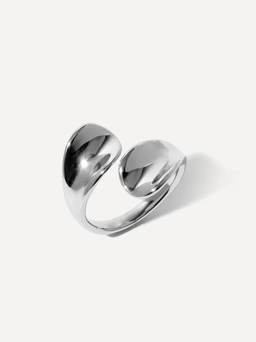 Curved Elegance Ring
