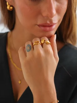 Curved Elegance Ring
