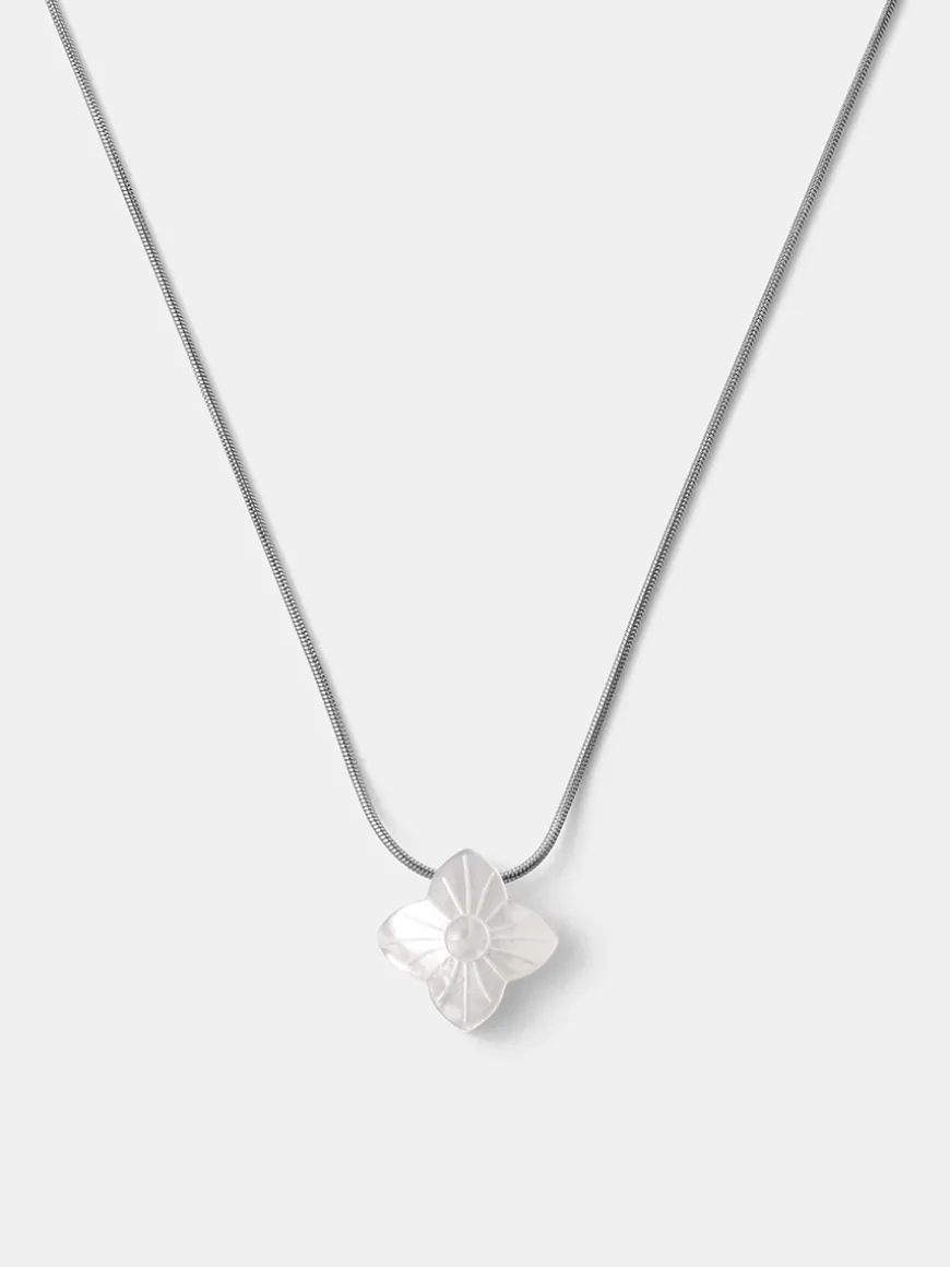 Delicate Bloom Kette