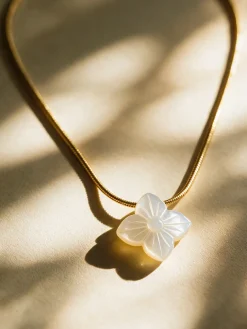 Delicate Bloom Kette