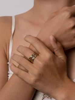 Double Twist Ring