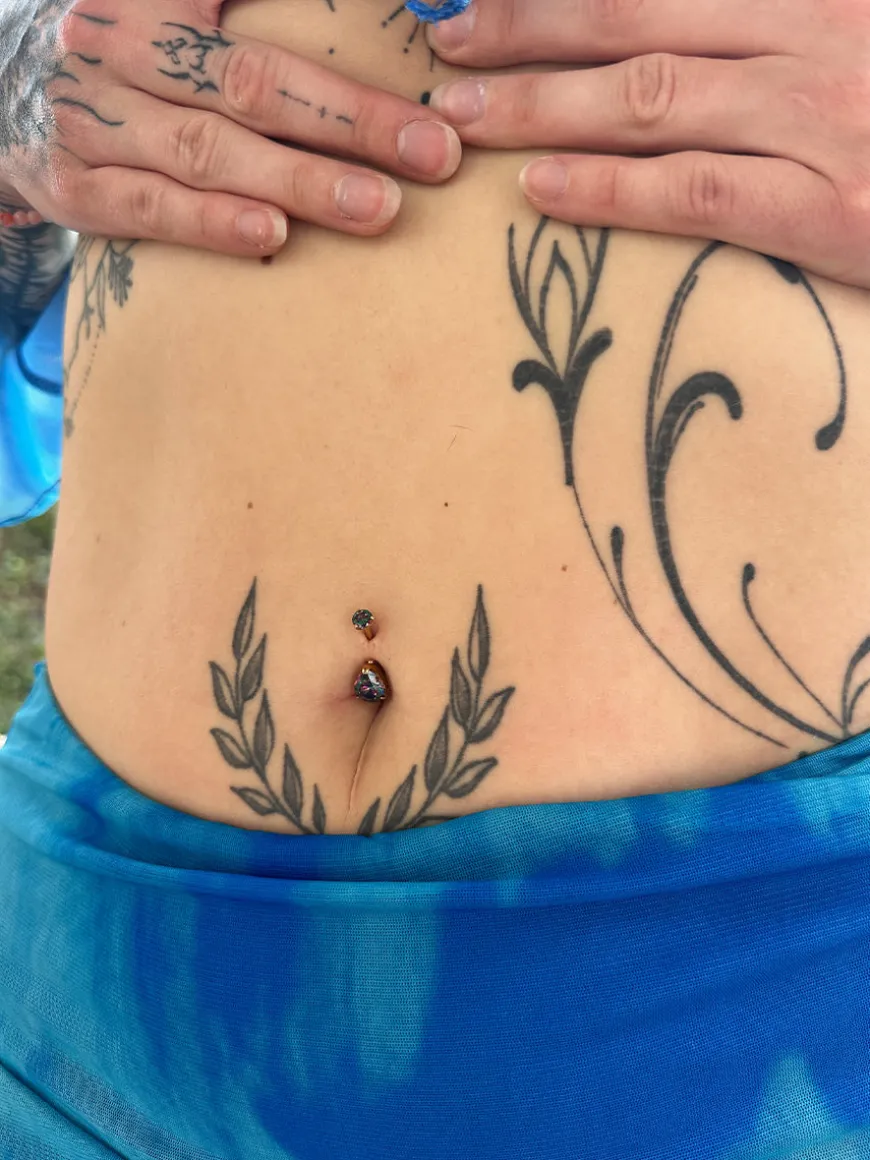 Dreamy Glow Dark Titan Bauchnabelpiercing