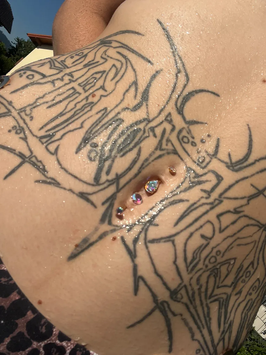 Dreamy Glow Rainbow Titan Bauchnabelpiercing