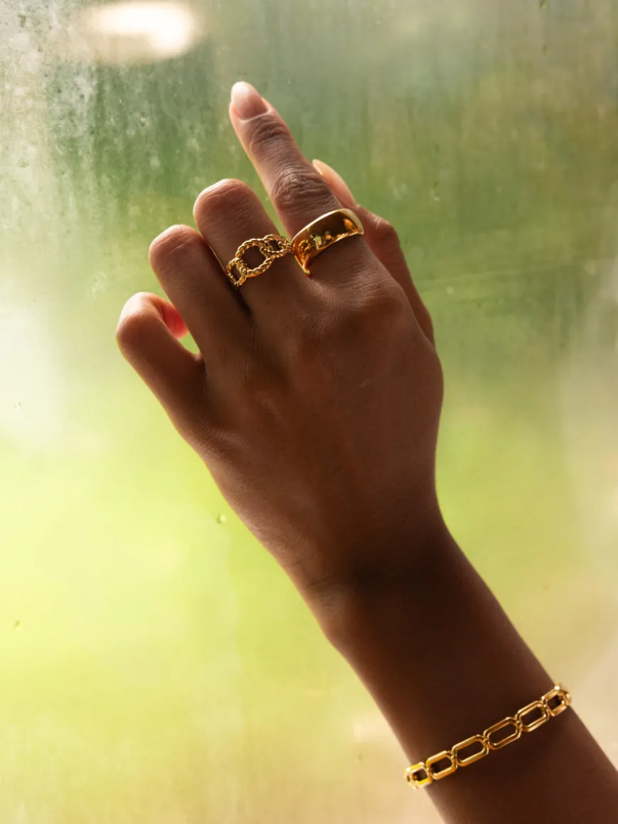 Exquisite Link Ring