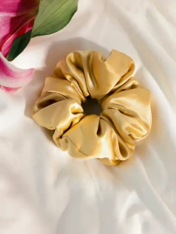 Fluffy Touch Pure Silk Scrunchie Light Yellow