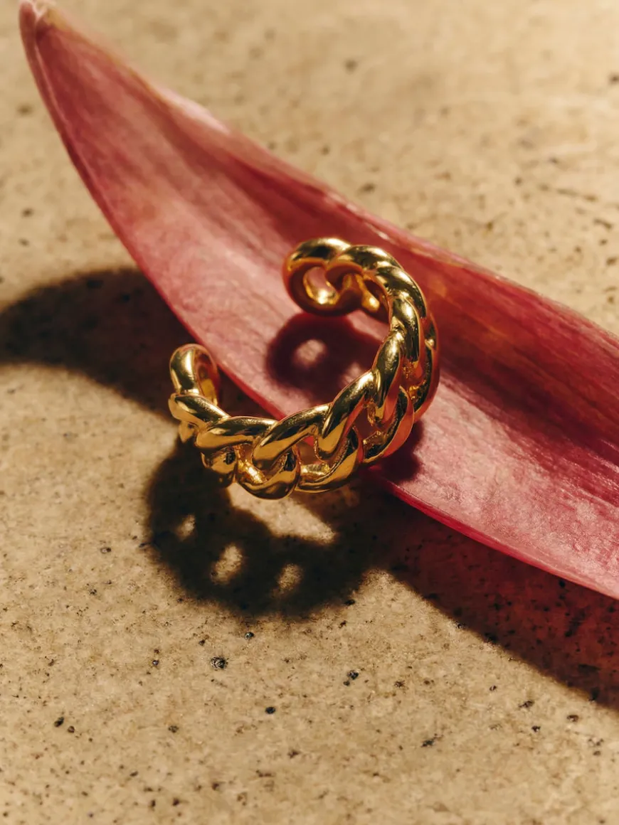 Gentle Twist Earcuff