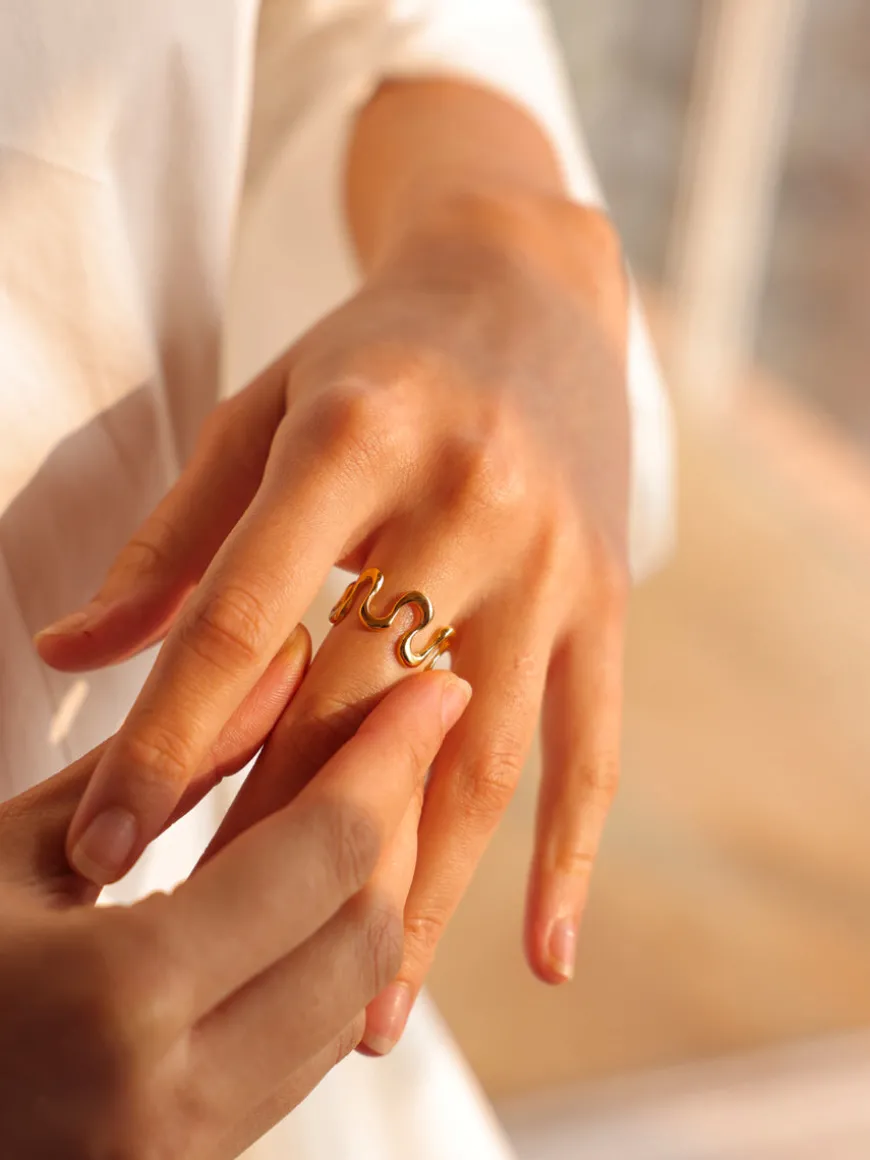 Graceful Wave Ring