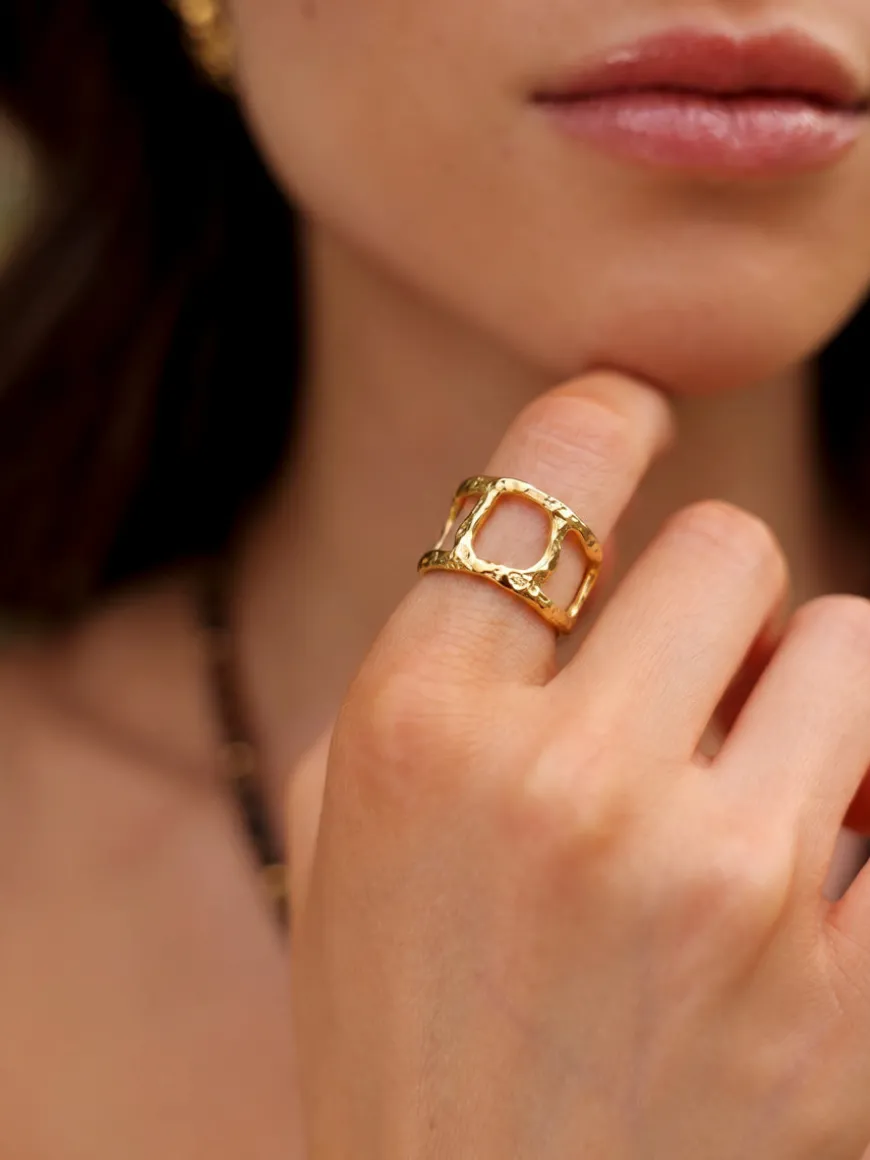 Infinite Trace Ring