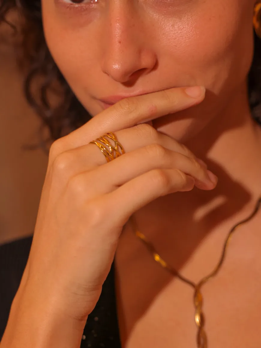 Intertwined Elegance Ring