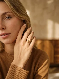 Intertwined Loop Ring