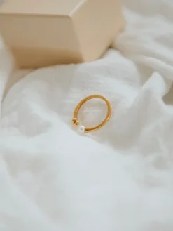 Love in Pearl Ring