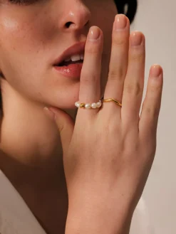 Minimal Beauty Ring