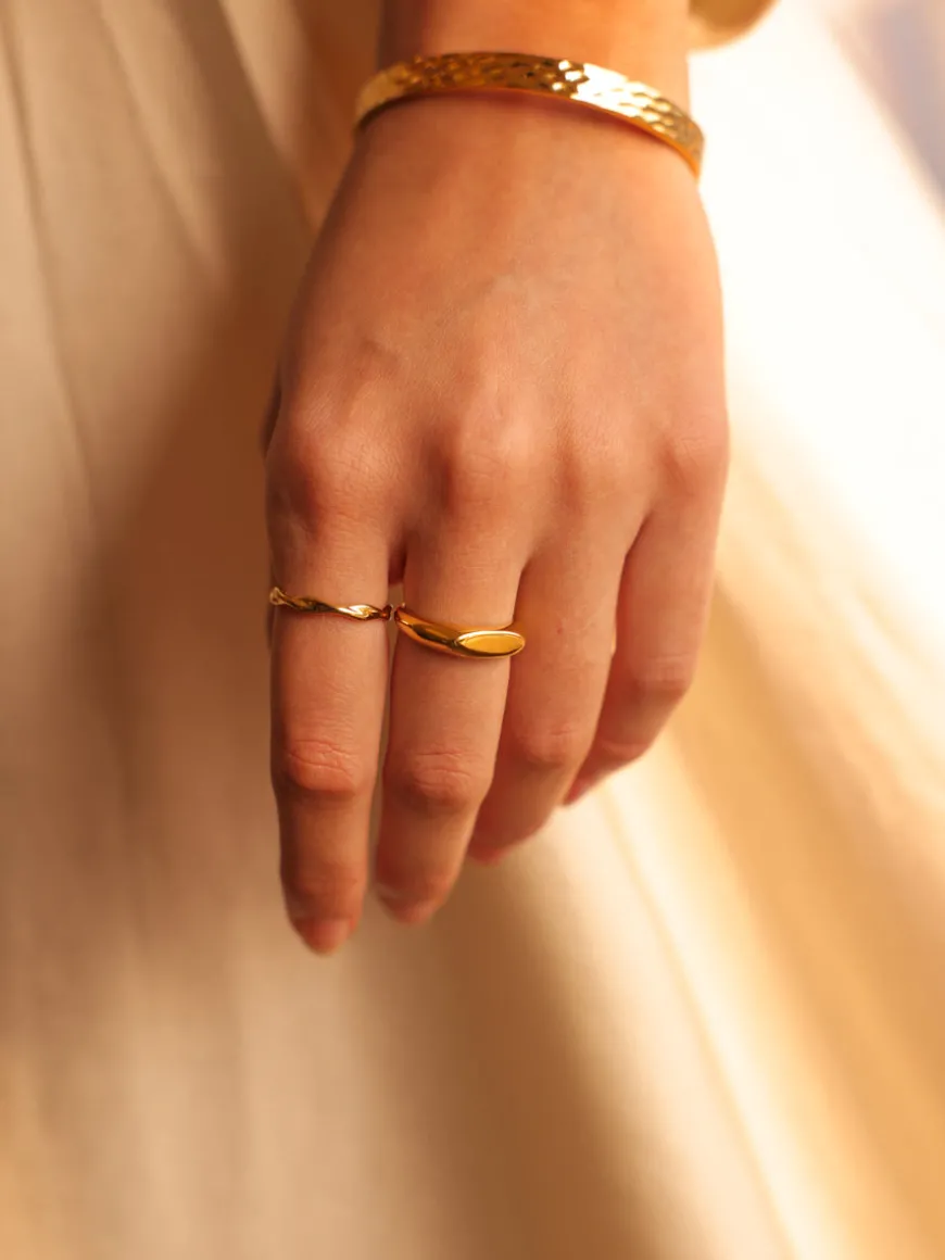 Modern Curve Ring