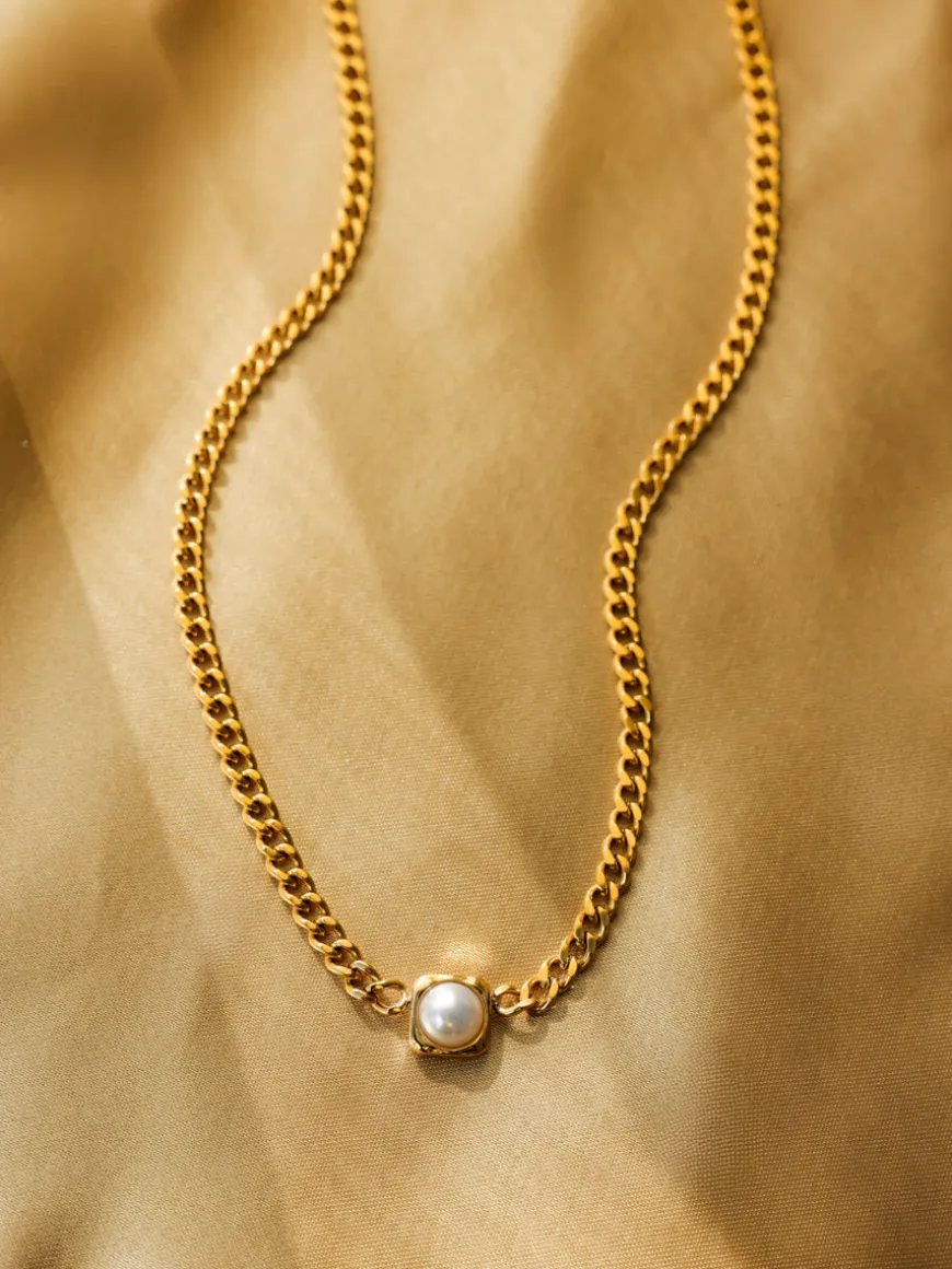 Modern Edge Pearl Kette