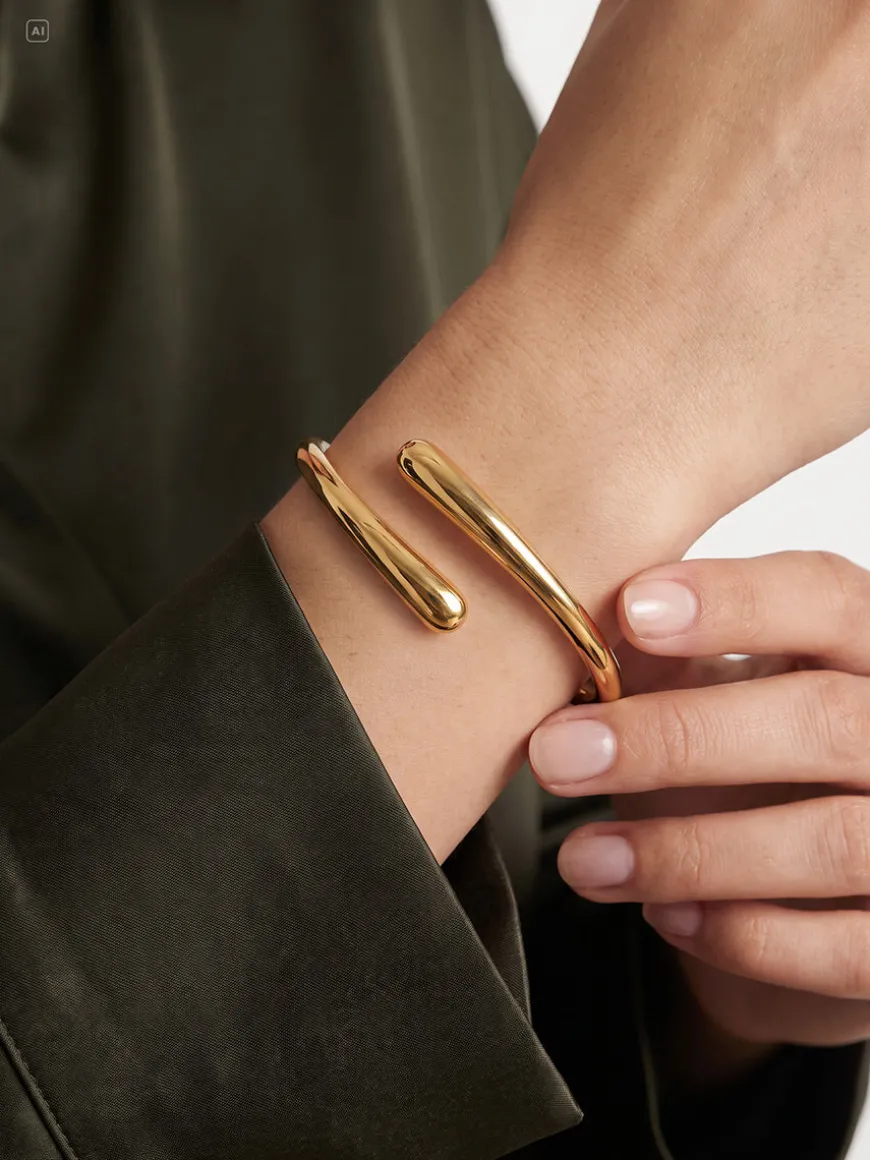 Refined Arc Armcuff