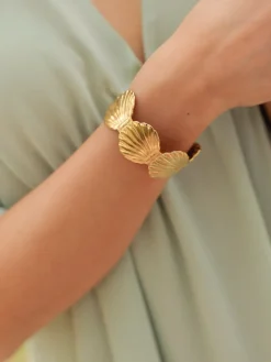 Shell Dream Armcuff