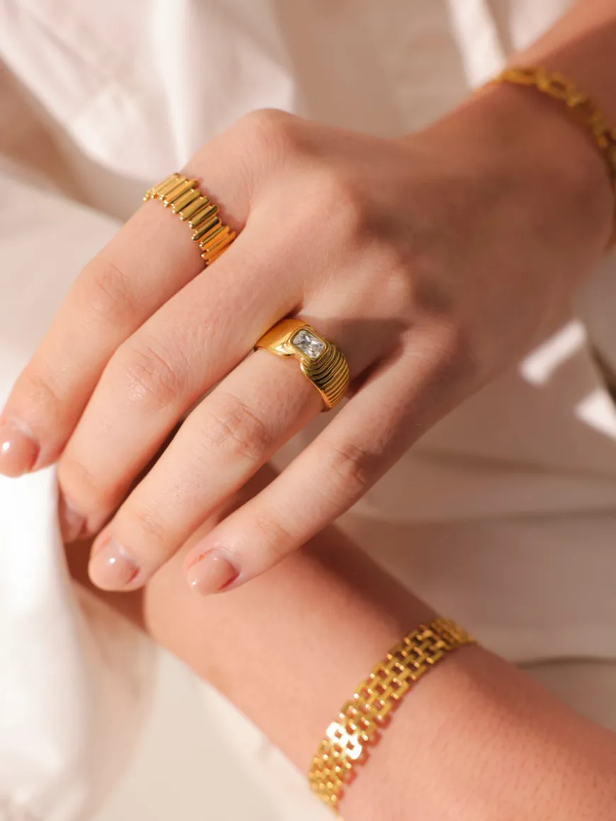 Stepwise Beauty Ring