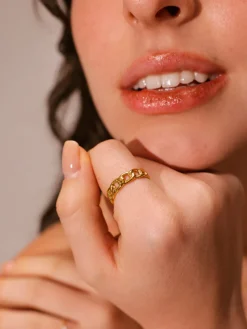 Twisted Knot Ring