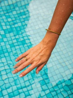 Twist Essence Armcuff