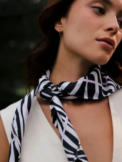 Wild Stripes Zebra-print Tuch